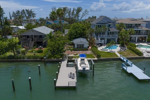 House in Treasure Island, Florida 3 bedrooms, 144.56 sq.m. № 1852882 - photo 8