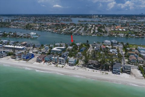 House in Treasure Island, Florida 3 bedrooms, 144.56 sq.m. № 1852882 - photo 10