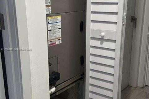 Adosado en venta en Hialeah, Florida, 3 dormitorios, 113.25 m2 № 2069898 - foto 30
