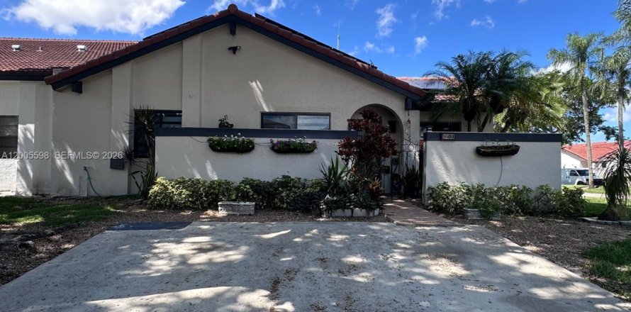 Adosado en Hialeah, Florida 3 dormitorios, 113.25 m2 № 2069898