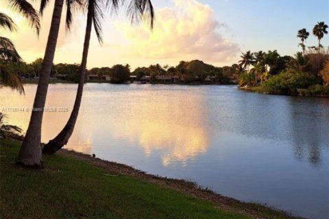 Condo in Miami, Florida, 2 bedrooms  № 1701548 - photo 12