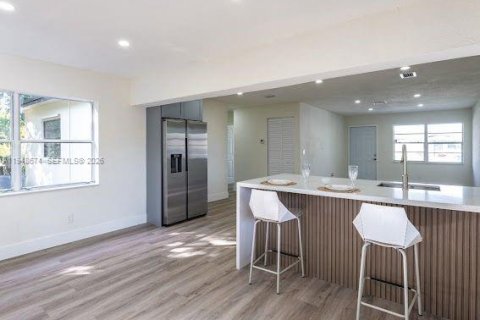 Снять в аренду виллу или дом в Лодерхилл, Флорида 4 спальни, 120.96м2, № 2004531 - фото 3