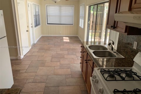 Casa en alquiler en Pompano Beach, Florida, 3 dormitorios, 118.08 m2 № 2013525 - foto 3