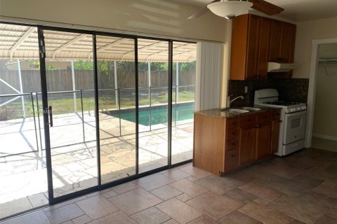 Casa en alquiler en Pompano Beach, Florida, 3 dormitorios, 118.08 m2 № 2013525 - foto 2