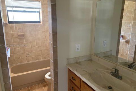 Casa en alquiler en Pompano Beach, Florida, 3 dormitorios, 118.08 m2 № 2013525 - foto 10