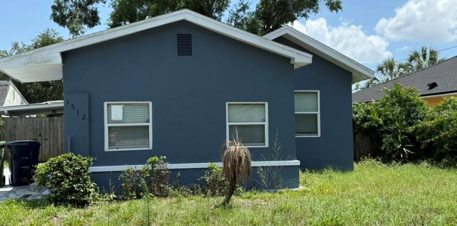 House in Tampa, Florida 3 bedrooms, 115.94 sq.m. № 2140411