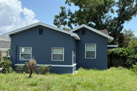 House in Tampa, Florida 3 bedrooms, 115.94 sq.m. № 2140411 - photo 2