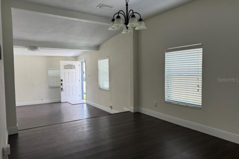 House in Tampa, Florida 3 bedrooms, 115.94 sq.m. № 2140411 - photo 9