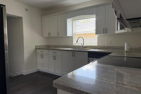 House in Tampa, Florida 3 bedrooms, 115.94 sq.m. № 2140411 - photo 10