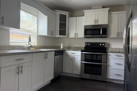 House in Tampa, Florida 3 bedrooms, 115.94 sq.m. № 2140411 - photo 11