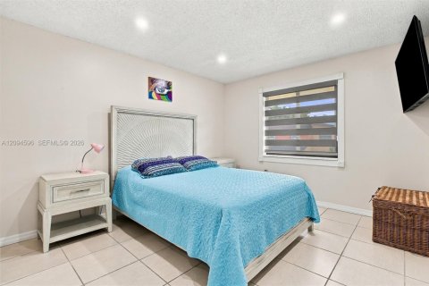 Townhouse in Miami, Florida 3 bedrooms, 137.4 sq.m. № 2385518 - photo 21