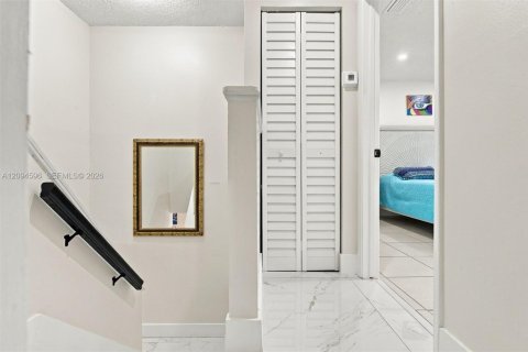 Townhouse in Miami, Florida 3 bedrooms, 137.4 sq.m. № 2385518 - photo 24