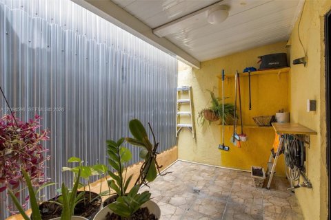 Townhouse in Miami, Florida 3 bedrooms, 137.4 sq.m. № 2385518 - photo 14