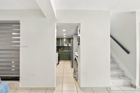 Townhouse in Miami, Florida 3 bedrooms, 137.4 sq.m. № 2385518 - photo 9