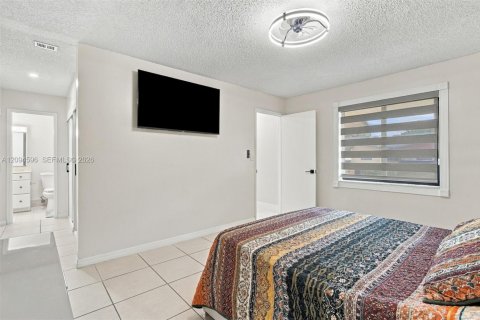 Townhouse in Miami, Florida 3 bedrooms, 137.4 sq.m. № 2385518 - photo 18