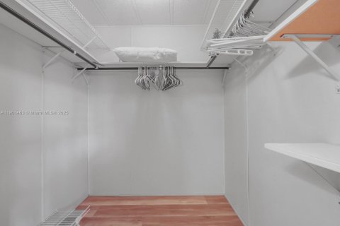 Снять в аренду квартиру в Хоб-Саунд, Флорида 2 спальни, 97.36м2, № 1951721 - фото 25