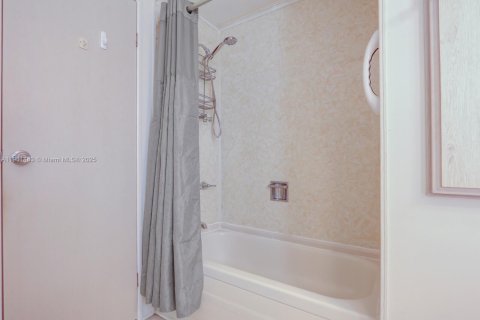 Снять в аренду квартиру в Хоб-Саунд, Флорида 2 спальни, 97.36м2, № 1951721 - фото 29