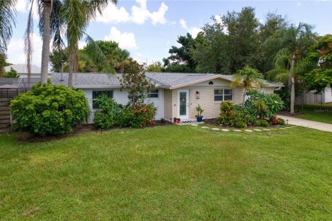 House in Nokomis, Florida 2 bedrooms, 121.14 sq.m. № 2234598 - photo 2
