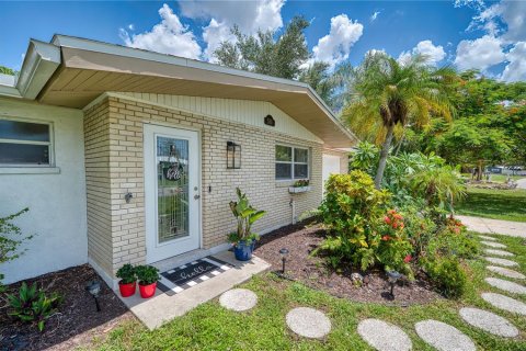 House in Nokomis, Florida 2 bedrooms, 121.14 sq.m. № 2234598 - photo 3