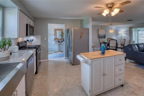 House in Nokomis, Florida 2 bedrooms, 121.14 sq.m. № 2234598 - photo 9