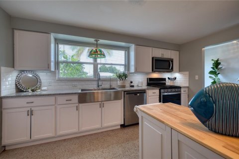 House in Nokomis, Florida 2 bedrooms, 121.14 sq.m. № 2234598 - photo 8