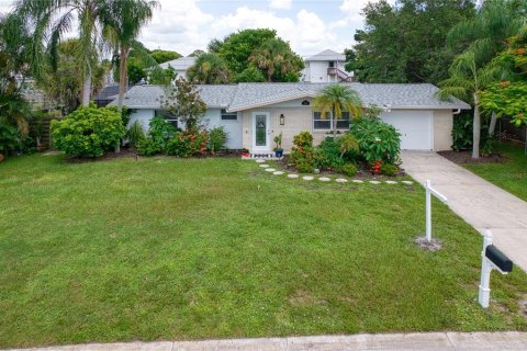 House in Nokomis, Florida 2 bedrooms, 121.14 sq.m. № 2234598