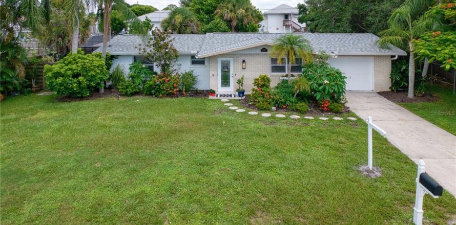 House in Nokomis, Florida 2 bedrooms, 121.14 sq.m. № 2234598