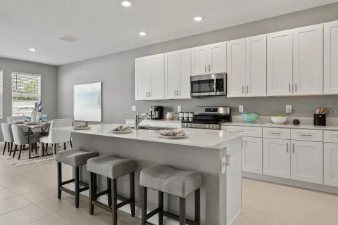 House in Apopka, Florida 4 bedrooms, 239.22 sq.m. № 2308250 - photo 6