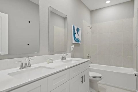 House in Apopka, Florida 4 bedrooms, 239.22 sq.m. № 2308250 - photo 15
