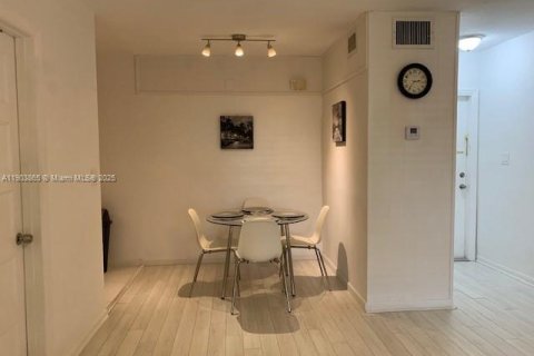 Снять в аренду кондоминиум в Форт-Лодердейл, Флорида 1 спальня, 63.64м2, № 1954793 - фото 12