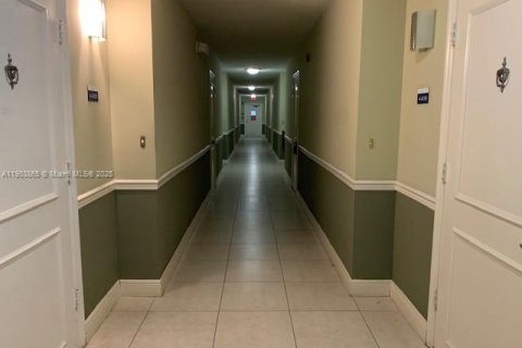 Снять в аренду кондоминиум в Форт-Лодердейл, Флорида 1 спальня, 63.64м2, № 1954793 - фото 25