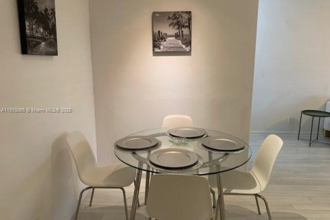 Снять в аренду кондоминиум в Форт-Лодердейл, Флорида 1 спальня, 63.64м2, № 1954793 - фото 9