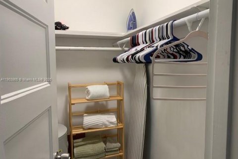 Снять в аренду кондоминиум в Форт-Лодердейл, Флорида 1 спальня, 63.64м2, № 1954793 - фото 24