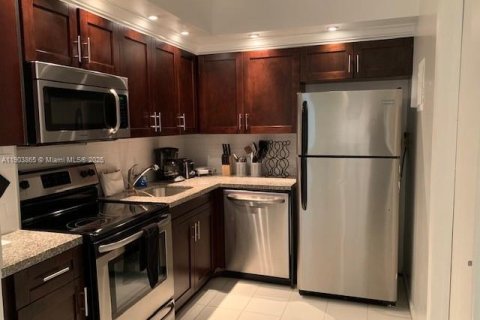 Снять в аренду кондоминиум в Форт-Лодердейл, Флорида 1 спальня, 63.64м2, № 1954793 - фото 13