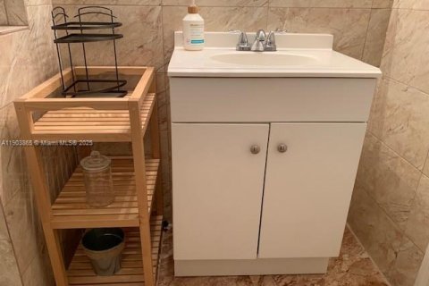 Снять в аренду кондоминиум в Форт-Лодердейл, Флорида 1 спальня, 63.64м2, № 1954793 - фото 16