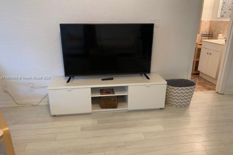 Снять в аренду кондоминиум в Форт-Лодердейл, Флорида 1 спальня, 63.64м2, № 1954793 - фото 8