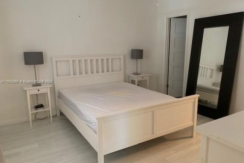 Снять в аренду кондоминиум в Форт-Лодердейл, Флорида 1 спальня, 63.64м2, № 1954793 - фото 7