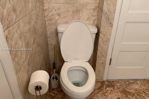 Снять в аренду кондоминиум в Форт-Лодердейл, Флорида 1 спальня, 63.64м2, № 1954793 - фото 17