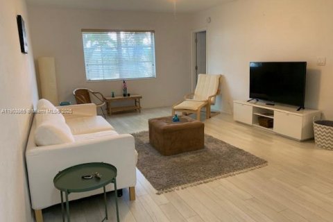 Снять в аренду кондоминиум в Форт-Лодердейл, Флорида 1 спальня, 63.64м2, № 1954793 - фото 10