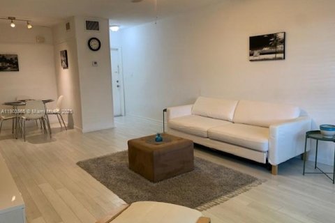 Снять в аренду кондоминиум в Форт-Лодердейл, Флорида 1 спальня, 63.64м2, № 1954793 - фото 22