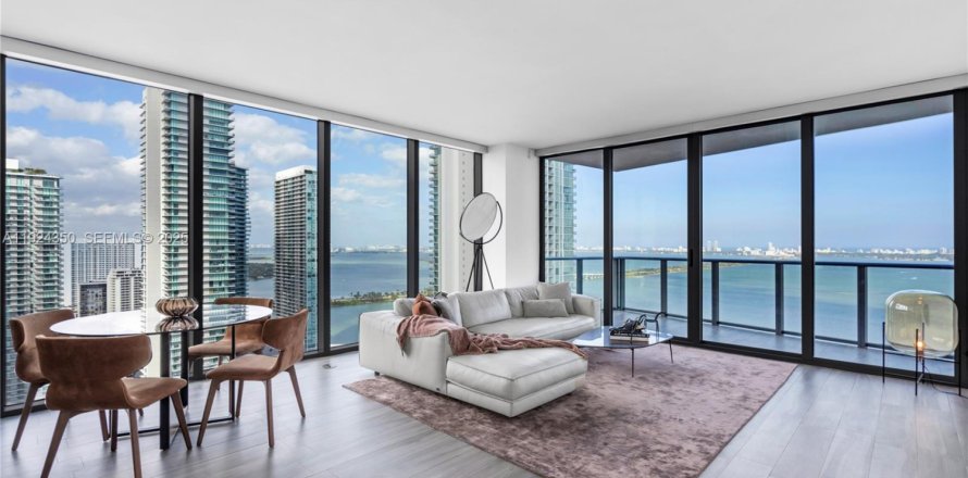 Кондоминиум с 2 спальнями в Майами, Флорида № 1982738