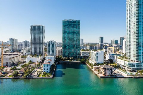 Купить кондоминиум в Майами, Флорида 2 спальни, 121.79м2, № 1982738 - фото 23