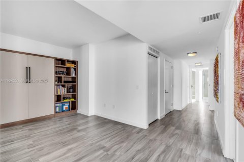 Купить кондоминиум в Майами, Флорида 2 спальни, 121.79м2, № 1982738 - фото 7