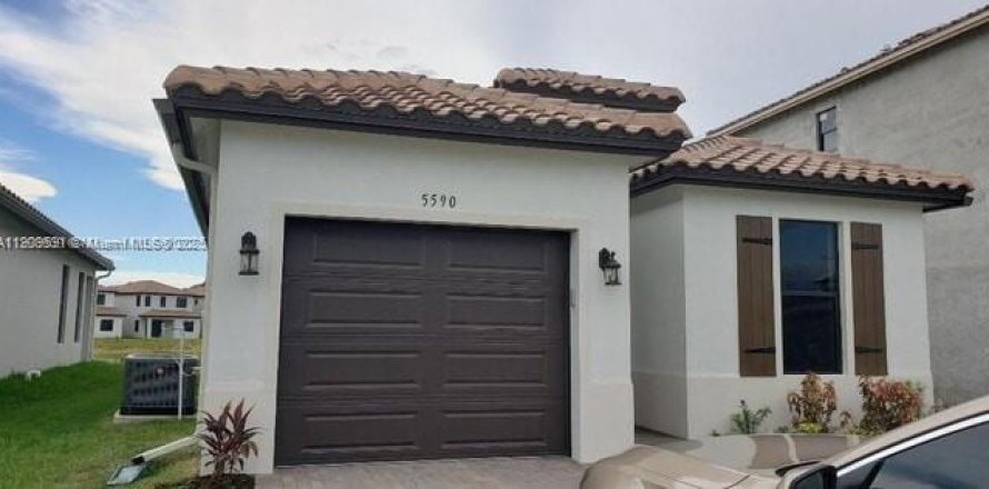 House in Ave Maria, Florida 3 bedrooms № 2013153