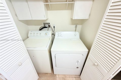 Condominio en venta en Oakland Park, Florida, 2 dormitorios, 101.82 m2 № 2090625 - foto 12