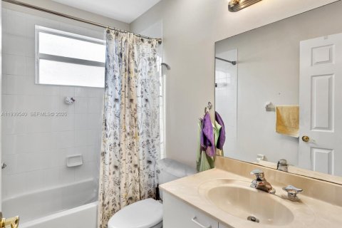 Купить виллу или дом в Мирамар, Флорида 4 спальни, 222.13м2, № 1998259 - фото 25