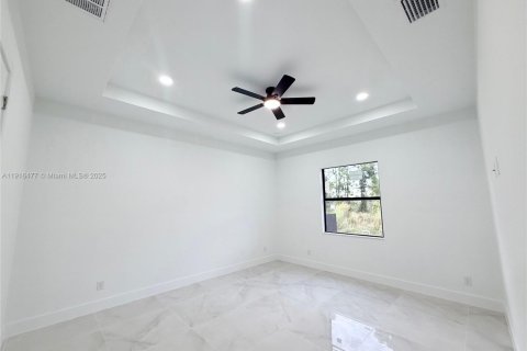 House in Lehigh Acres, Florida 3 bedrooms, 162.3 sq.m. № 2019215 - photo 24