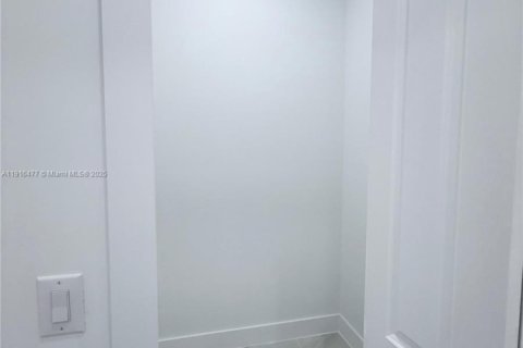 House in Lehigh Acres, Florida 3 bedrooms, 162.3 sq.m. № 2019215 - photo 22