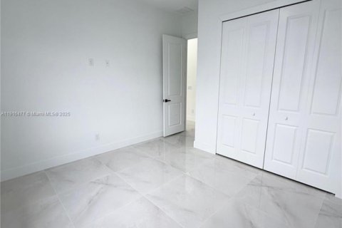 House in Lehigh Acres, Florida 3 bedrooms, 162.3 sq.m. № 2019215 - photo 26