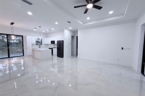 House in Lehigh Acres, Florida 3 bedrooms, 162.3 sq.m. № 2019215 - photo 14